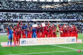 2025赛季，成都蓉城以红焰为刃、热血为甲，在三...